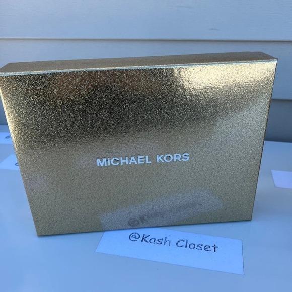 Michael Kors Hat,Gloves & Scarf Set MK Signature Cold Weather Chocolate - Picture 8 of 10